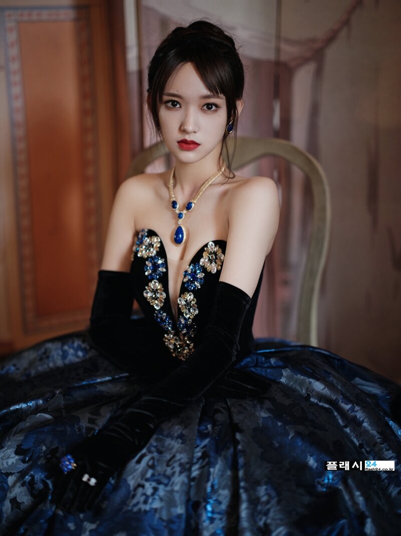 211118-Cheng-Xiao-Weibo-Studio-Post-ELLE-Style-Awards-documents-1.jpg