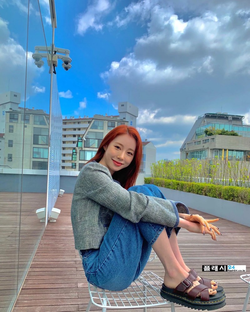 210415-WJSN-Yeonjung-Instagram-Update-documents-1.jpg