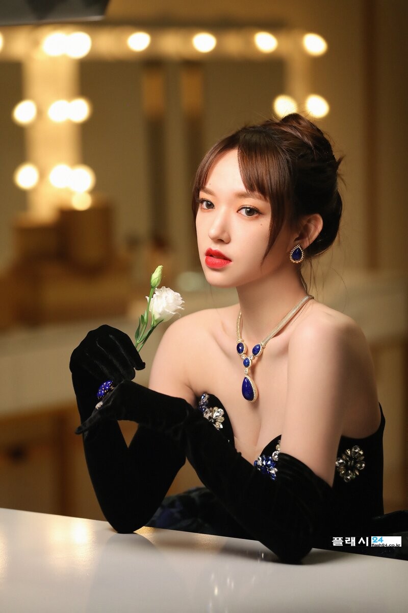 211118-Cheng-Xiao-Weibo-Studio-Post-ELLE-Style-Awards-documents-1(2).jpg