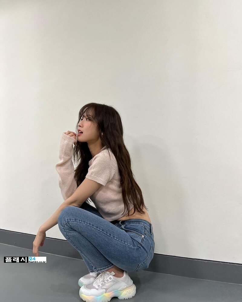 211120-OH-MY-GIRL-Arin-Instagram-Update-documents-2.jpg