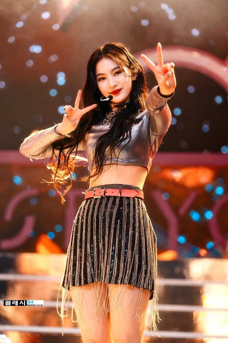 220227-STAYC-Isa-at-Inkigayo-documents-14.jpg