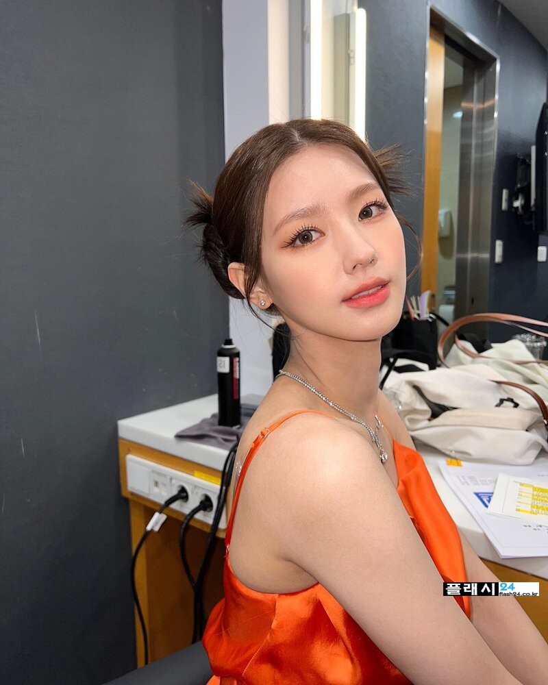 220210-G-I-DLE-Miyeon-SNS-Update-documents-2.jpg