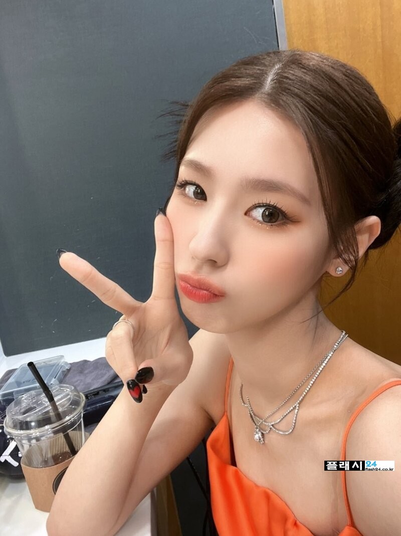 220210-G-I-DLE-Miyeon-SNS-Update-documents-8.jpg