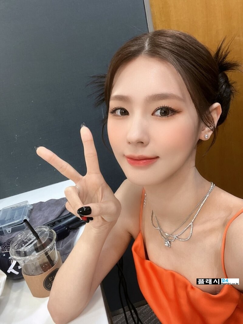 220210-G-I-DLE-Miyeon-SNS-Update-documents-10.jpg