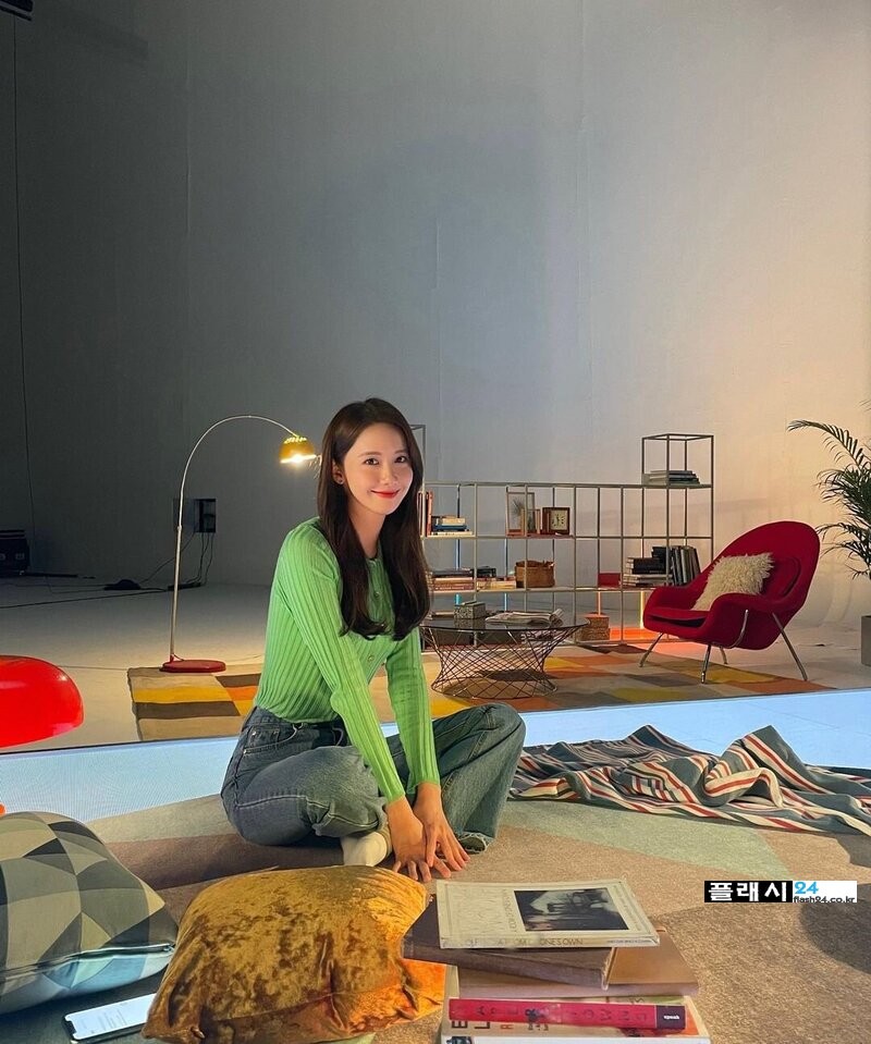 220318-YoonA-Instagram-Update-documents-1.jpg