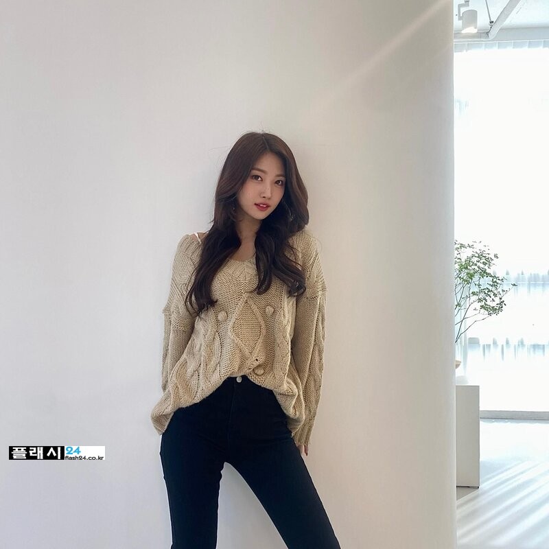 211108-EVERGLOW-Weverse-Update-Sihyeon-documents-4.jpg