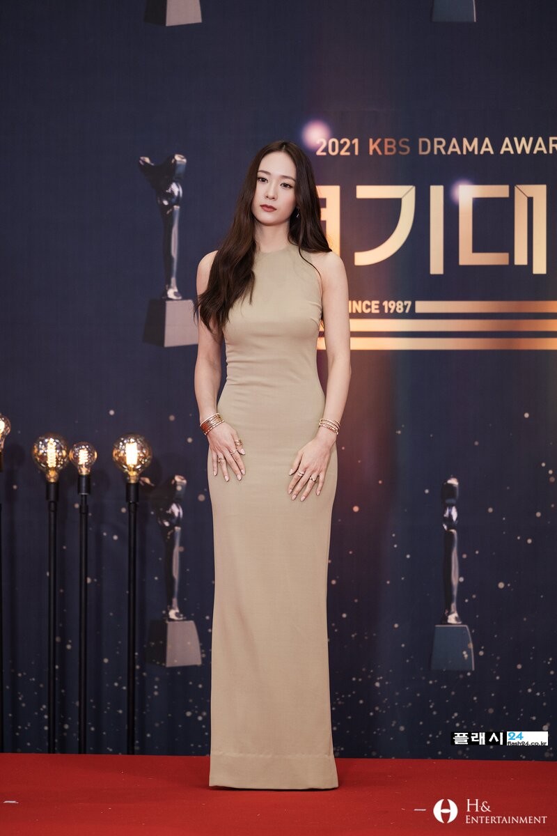 220118-H-Naver-Post-Krystal-at-2021-KBS-Drama-Awards-documents-6.jpg