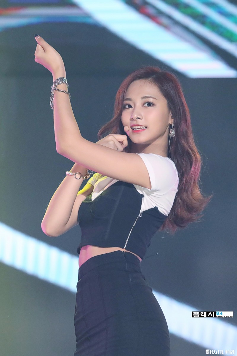 170920-TWICE-Tzuyu-2017-1st-Soribada-Best-K-Music-Awards-documents-5.jpg