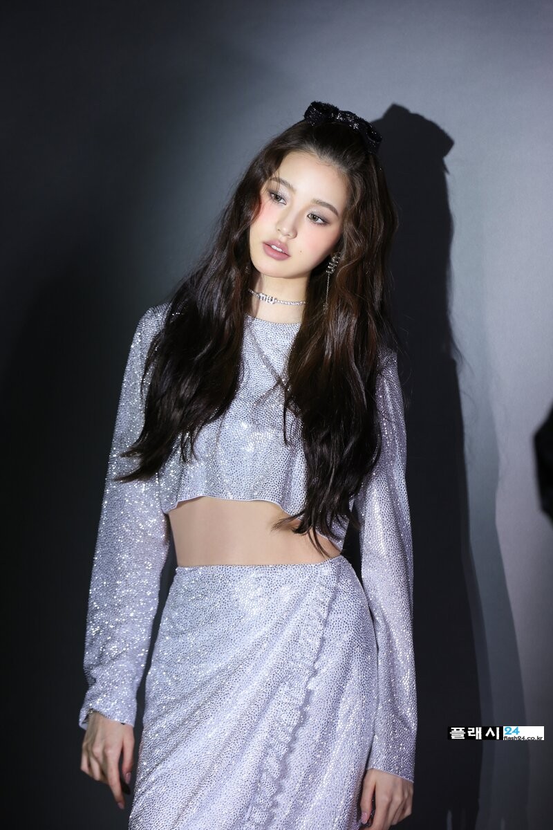 211230-Starship-Naver-Update-IVE-Wonyoung-Harpers-Bazaar-Magazine-Photoshoot-Behind-documents-1.jpg