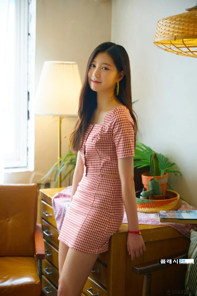Kim_Yubin_Stardium_profile_photo_1.jpg