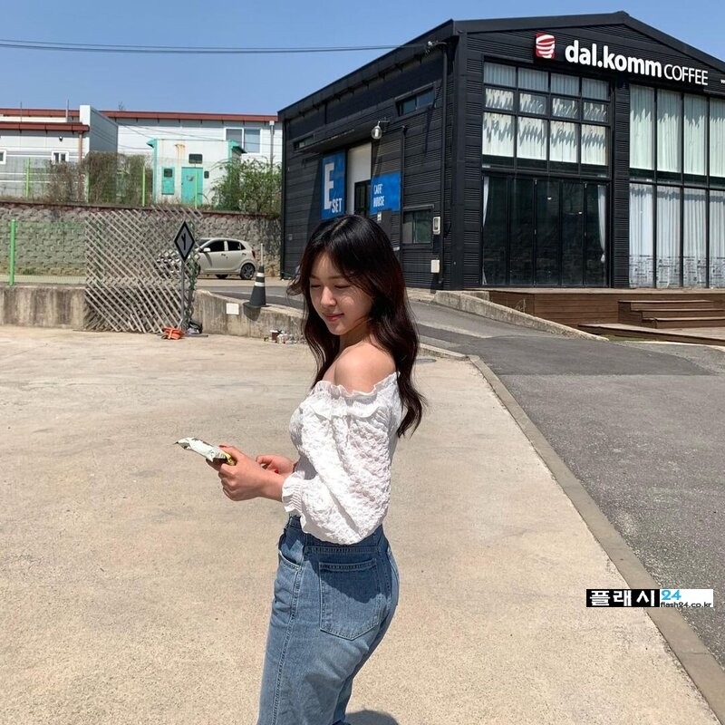 220518-DaSeul-Instagram-Update-MAKA-MAKA-documents-2.jpg