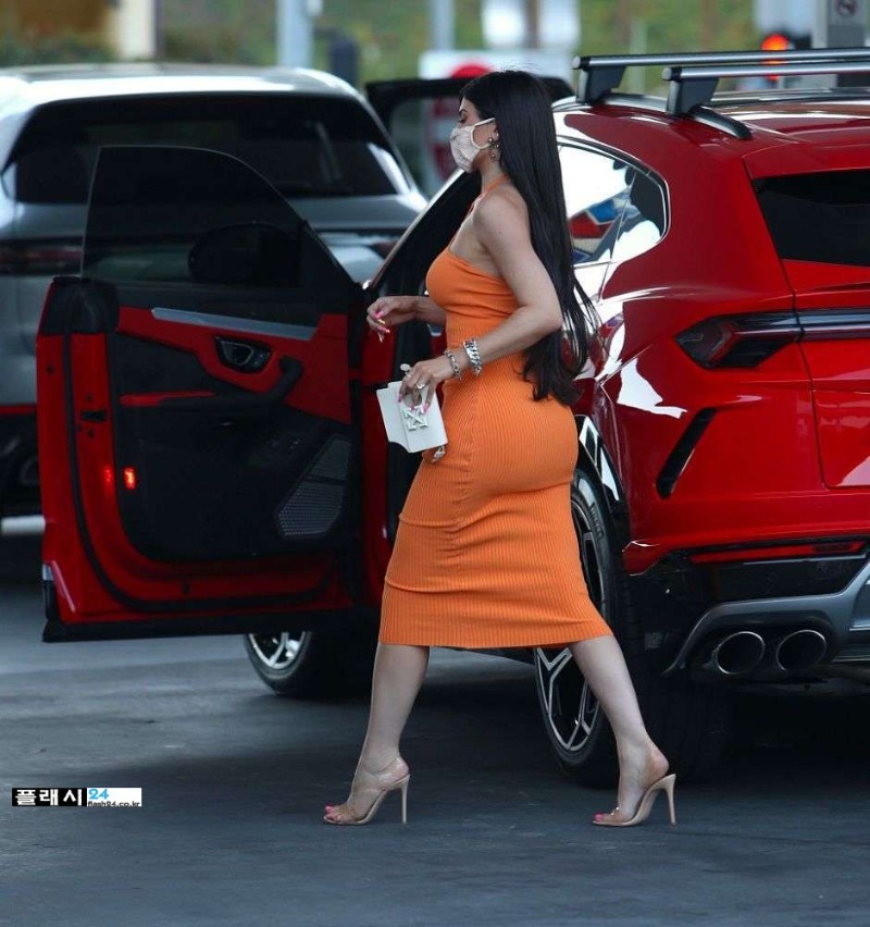Kylie-Jenner-in-Tight-Dress-731.jpg