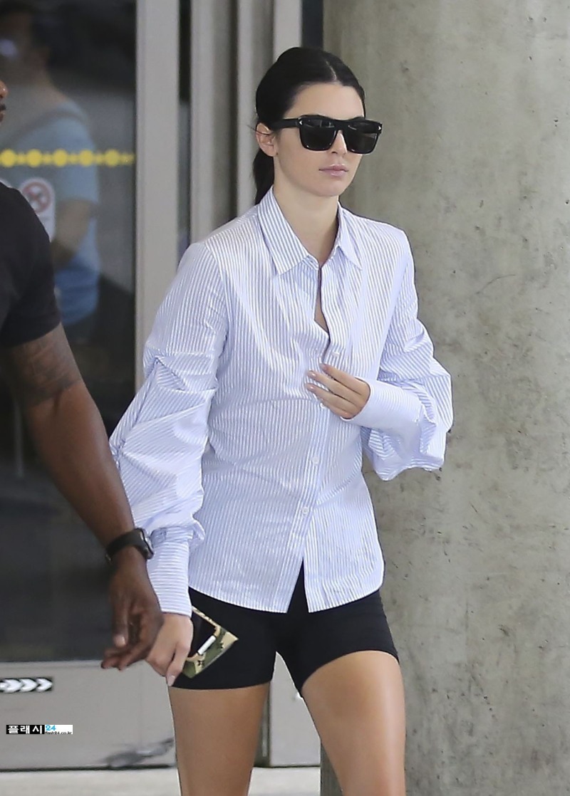 kendall-jenner-at-lax-airport-in-los-angeles-06-17-2018-5.jpg