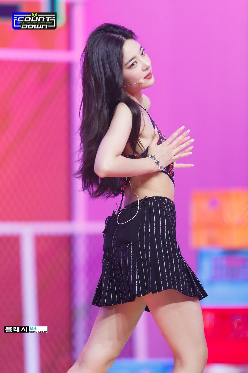 220721-ITZY-Lia-SNEAKERS-at-M-Countdown-documents-1.jpg