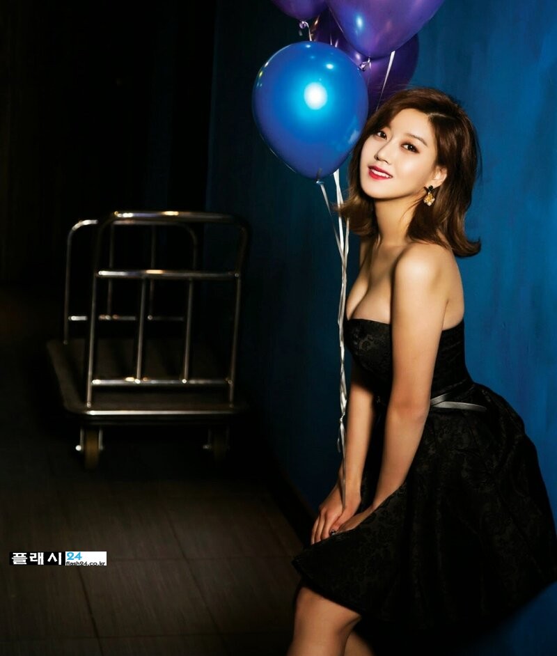 Rainbow-s-Seungah-for-Maxim-January-2015-issue-documents-10.jpg