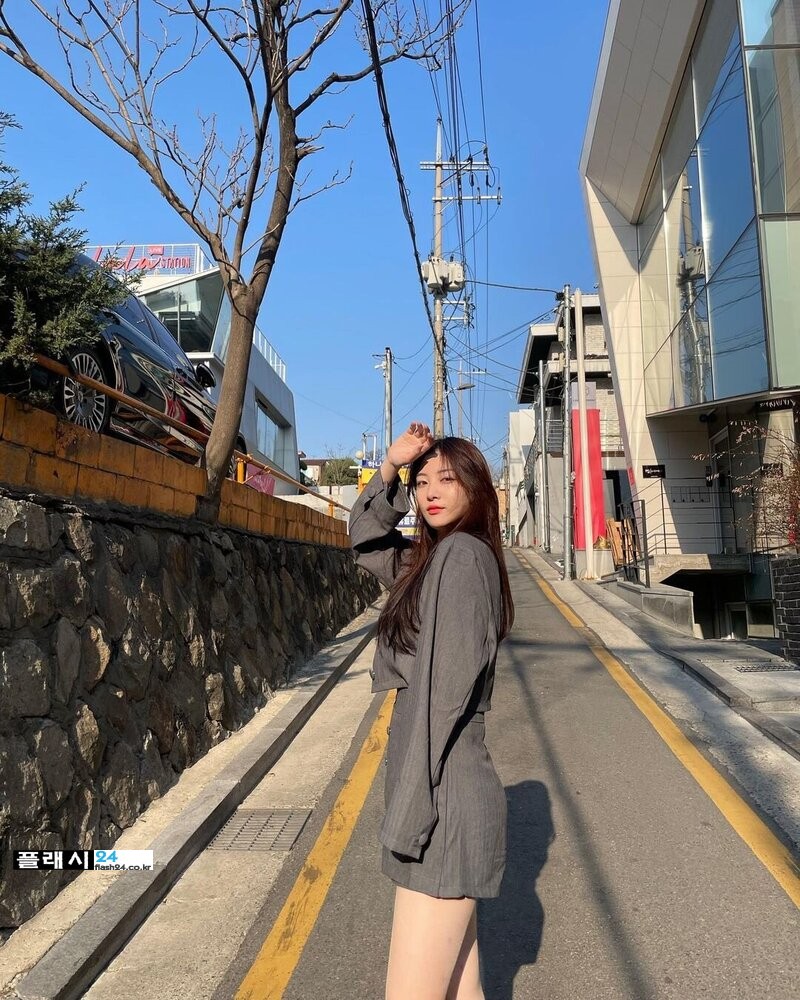 220403-Yehyeon-Instagram-Update-documents-2.jpg
