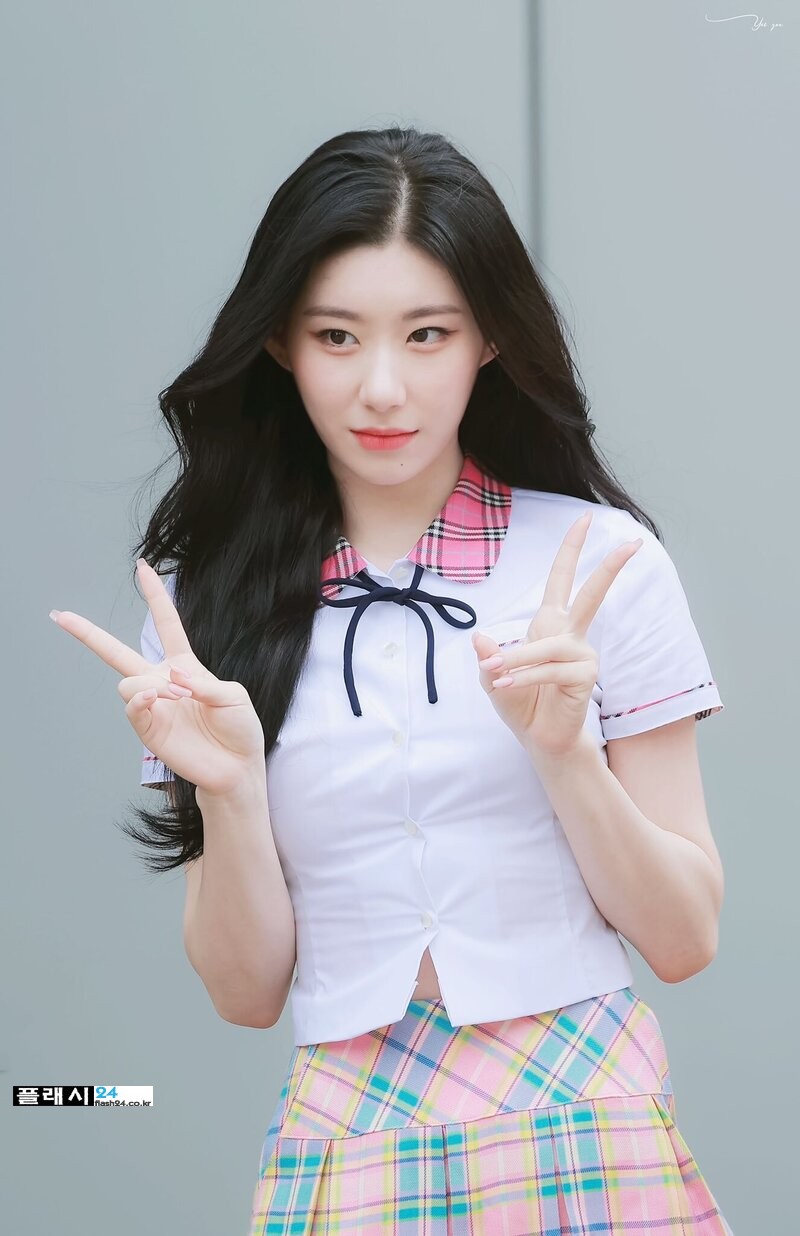 220721-ITZY-Chaeryeong-Recording-for-Knowing-Bros-documents-2.jpg