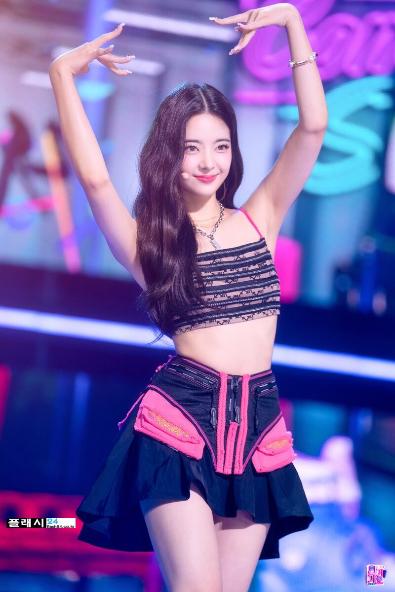 220724-ITZY-Lia-SNEAKERS-at-Inkigayo-documents-8.jpg