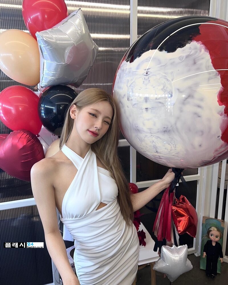 220824-G-I-DLE-Miyeon-Instagram-Update-documents-4(1).jpg