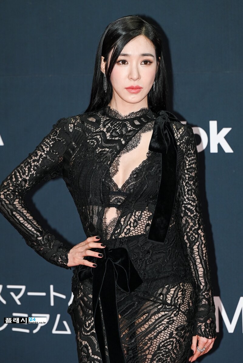 211211-Tiffany-Young-at-MAMA-2021-Red-Carpet-documents-15.jpg