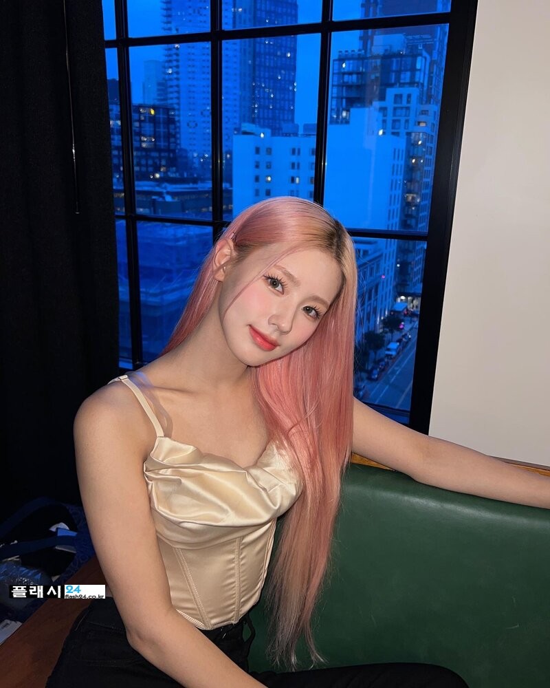 220805-G-I-DLE-Miyeon-Instagram-Update-documents-2.jpg