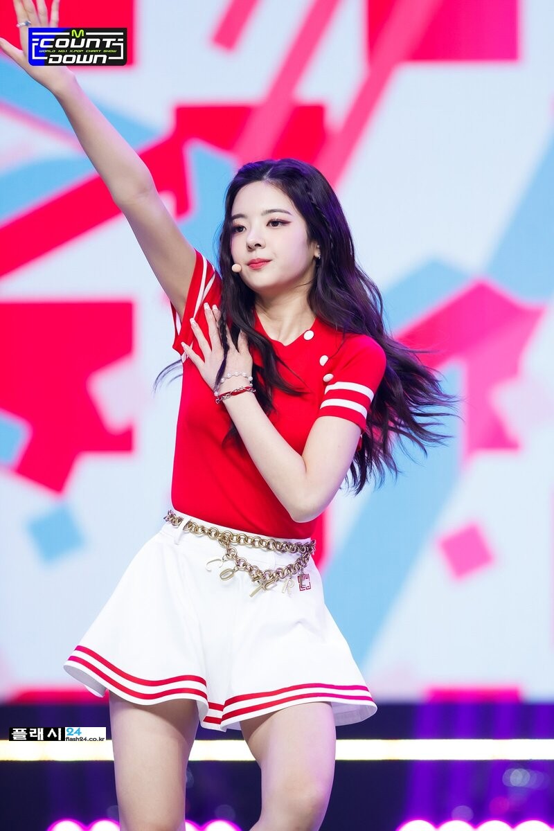 220728-ITZY-Lia-SNEAKERS-at-M-Countdown-documents-3.jpg