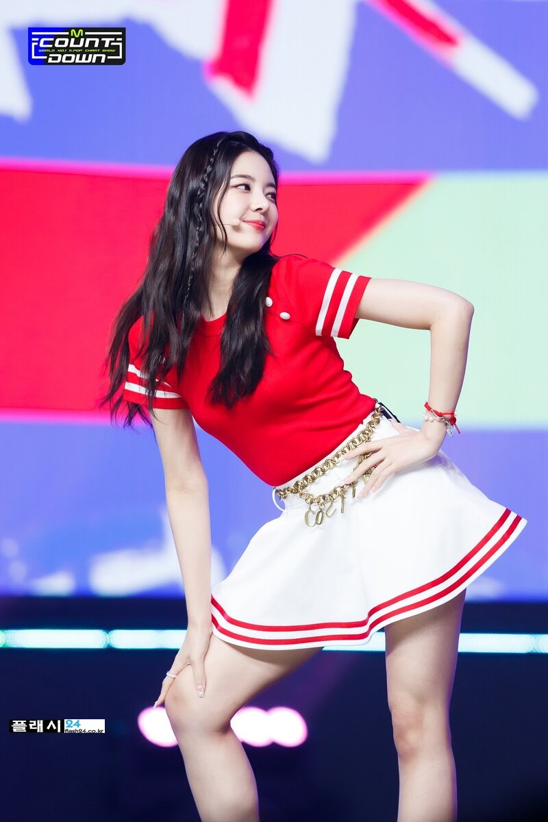 220728-ITZY-Lia-SNEAKERS-at-M-Countdown-documents-1.jpg