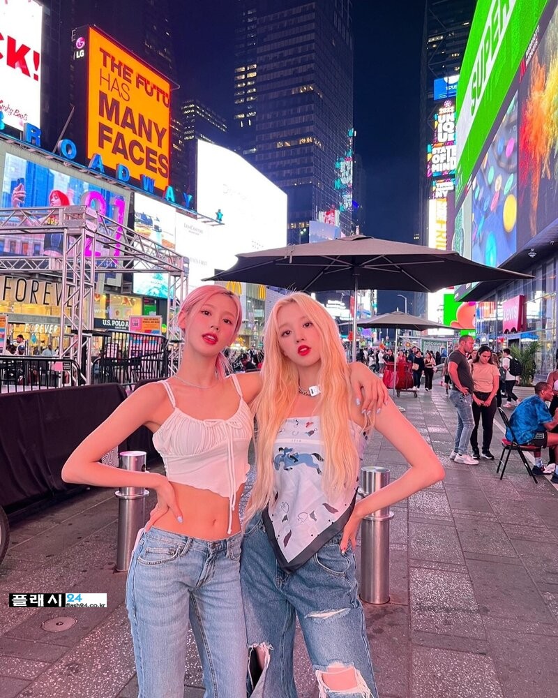 220807-G-I-DLE-Yuqi-Instagram-Update-with-Miyeon-documents-1.jpg