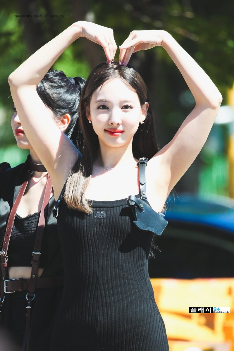 220827-TWICE-Nayeon-documents-8.jpg