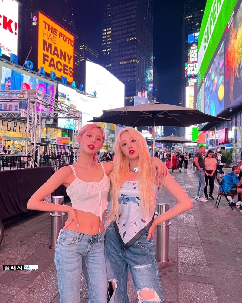 220807-G-I-DLE-Yuqi-Instagram-Update-with-Miyeon-1.jpg