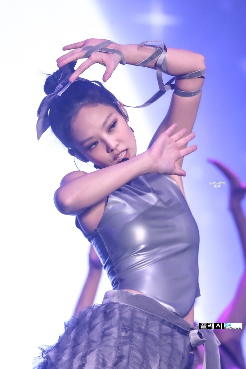 221016-BLACKPINK-Jennie-BORN-PINK-Concert-in-Seoul-Day-2-documents-1(1).jpg