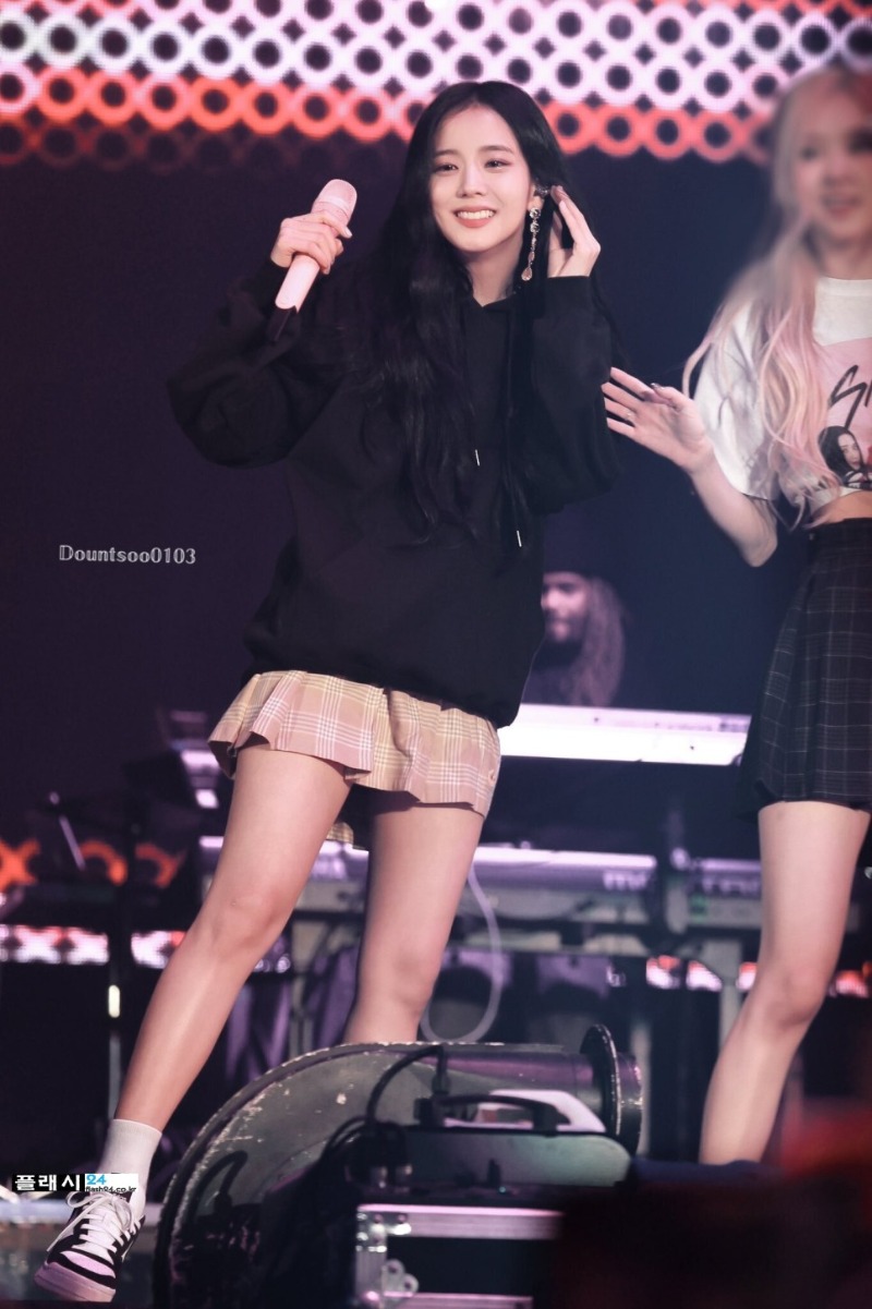 221015-BLACKPINK-JISOO-4.jpg