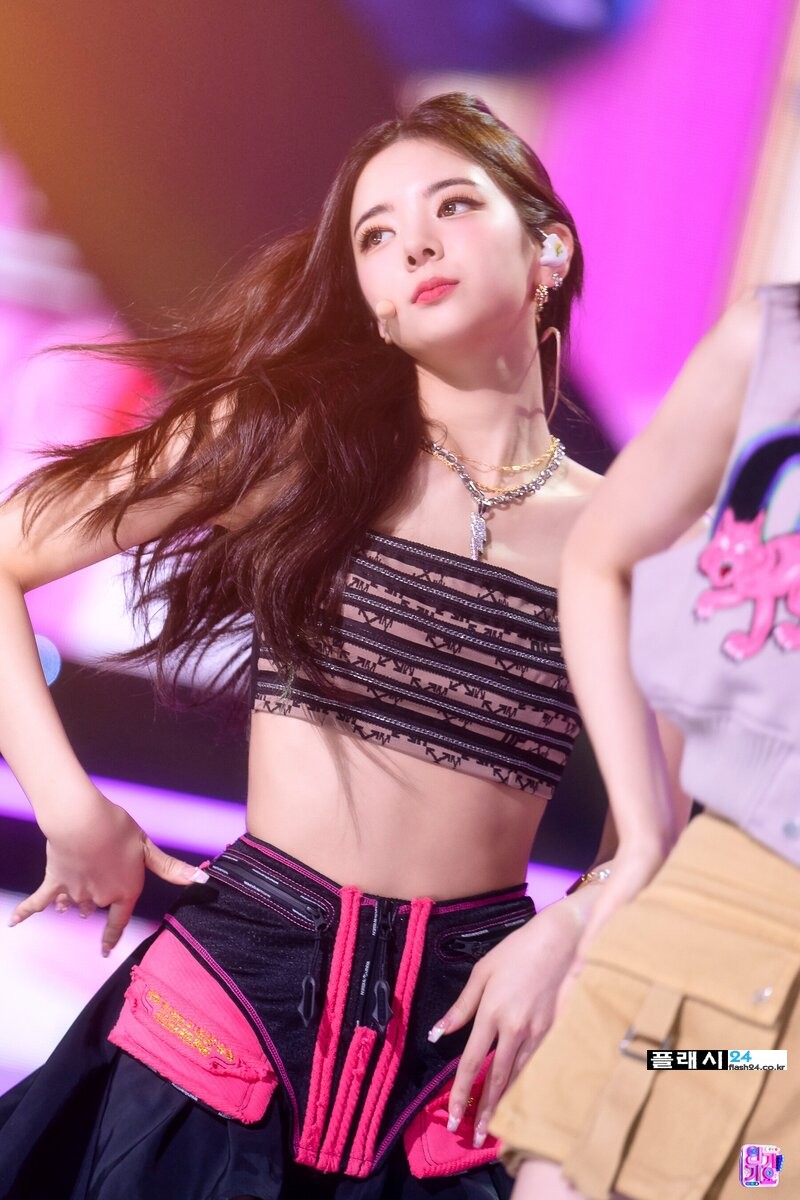 220724-ITZY-Lia-SNEAKERS-at-Inkigayo-documents-2.jpg