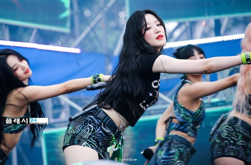 220626-G-I-DLE-Shuhua-at-Waterbomb-Festival-documents-4.jpg