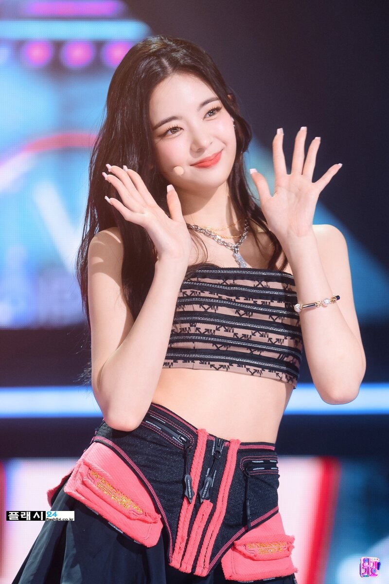 220724-ITZY-Lia-SNEAKERS-at-Inkigayo-documents-1.jpg