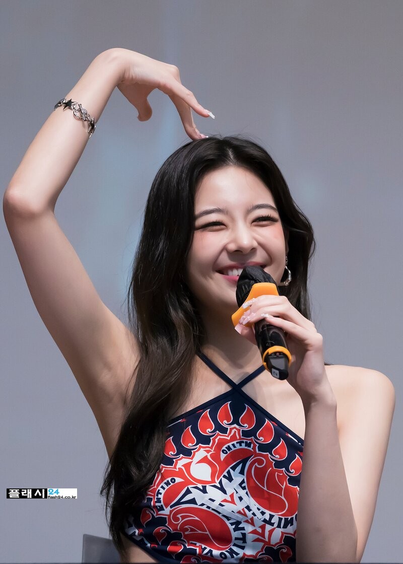 220721-ITZY-Lia-Fansign-Event-documents-5.jpg