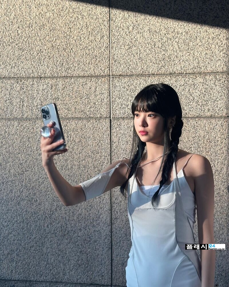 230113-LE-SSERAFIM-Eunchae-Instagram-Update-documents-1(1).jpg