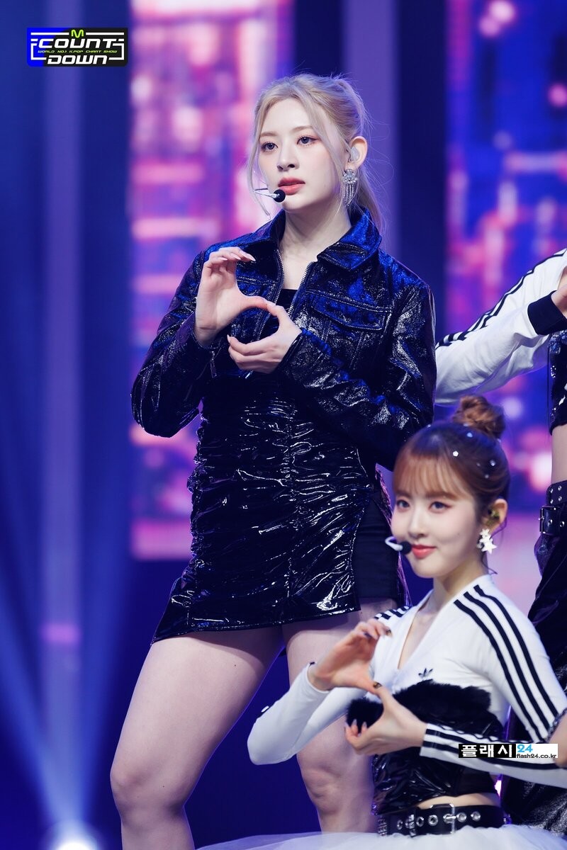 221229-STAYC-Seeun-RUN2U-at-M-Countdown-documents-8.jpg