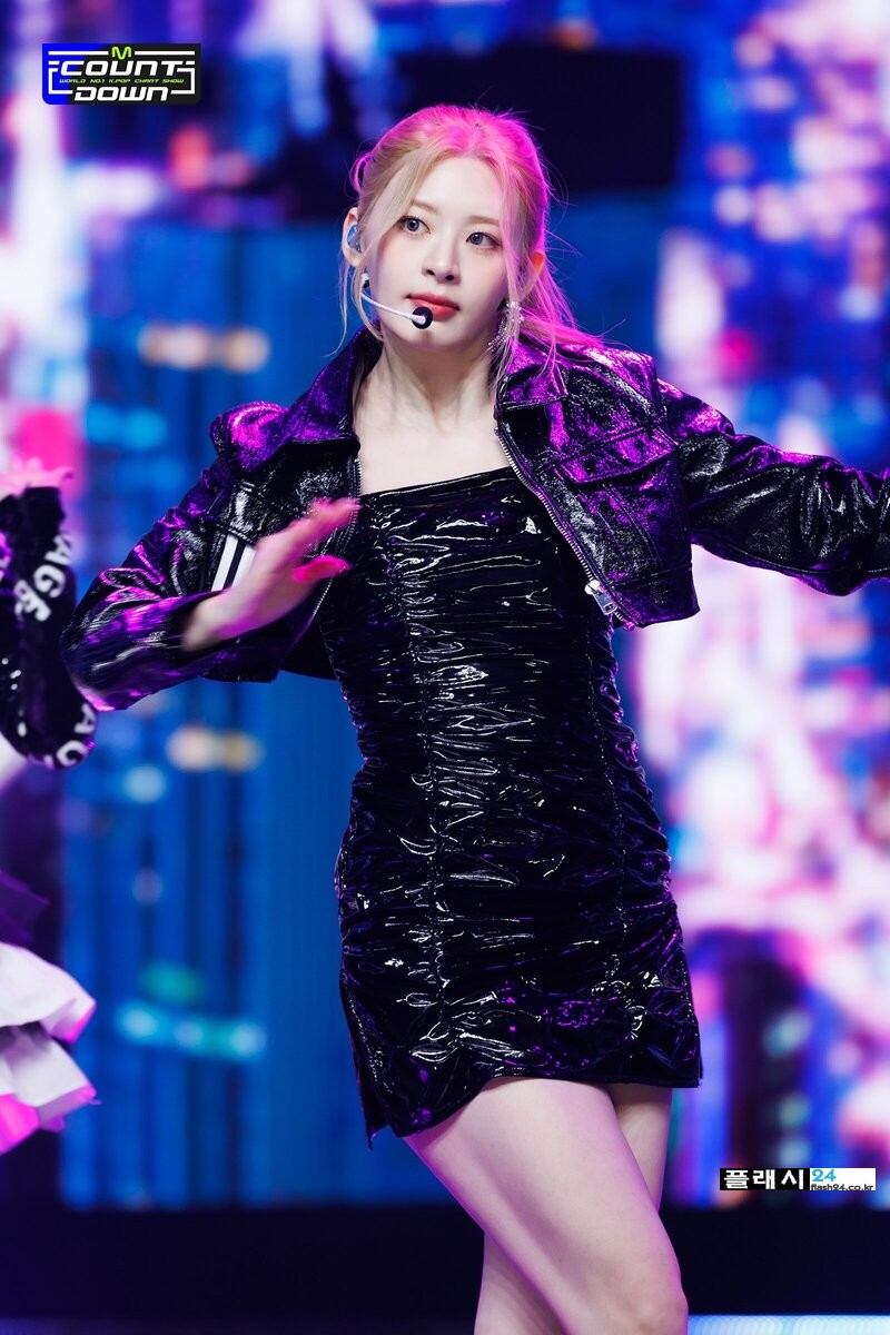 221229-STAYC-Seeun-RUN2U-at-M-Countdown-documents-5.jpg