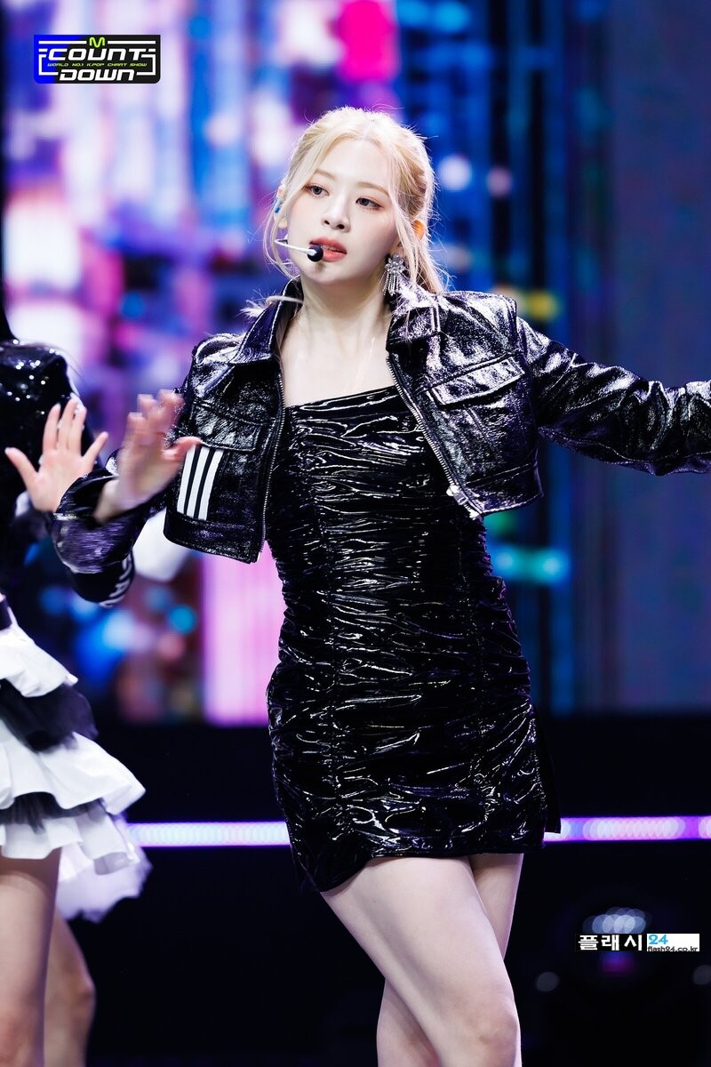 221229-STAYC-Seeun-RUN2U-at-M-Countdown-documents-9.jpg