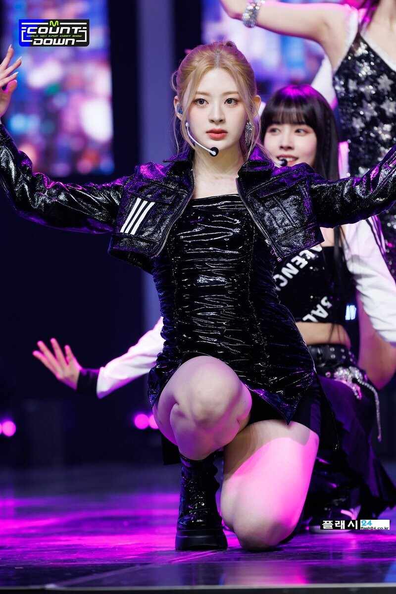 221229-STAYC-Seeun-RUN2U-at-M-Countdown-documents-7.jpg