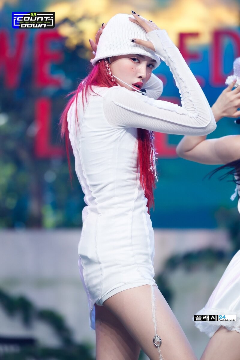 220721-STAYC-Yoon-BEAUTIFUL-MONSTER-at-M-Countdown-documents-3.jpg
