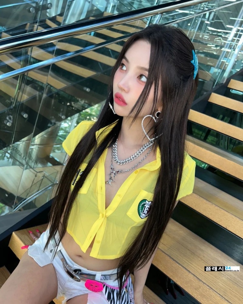 230523-G-I-DLE-Soyeon-Instagram-6.jpg