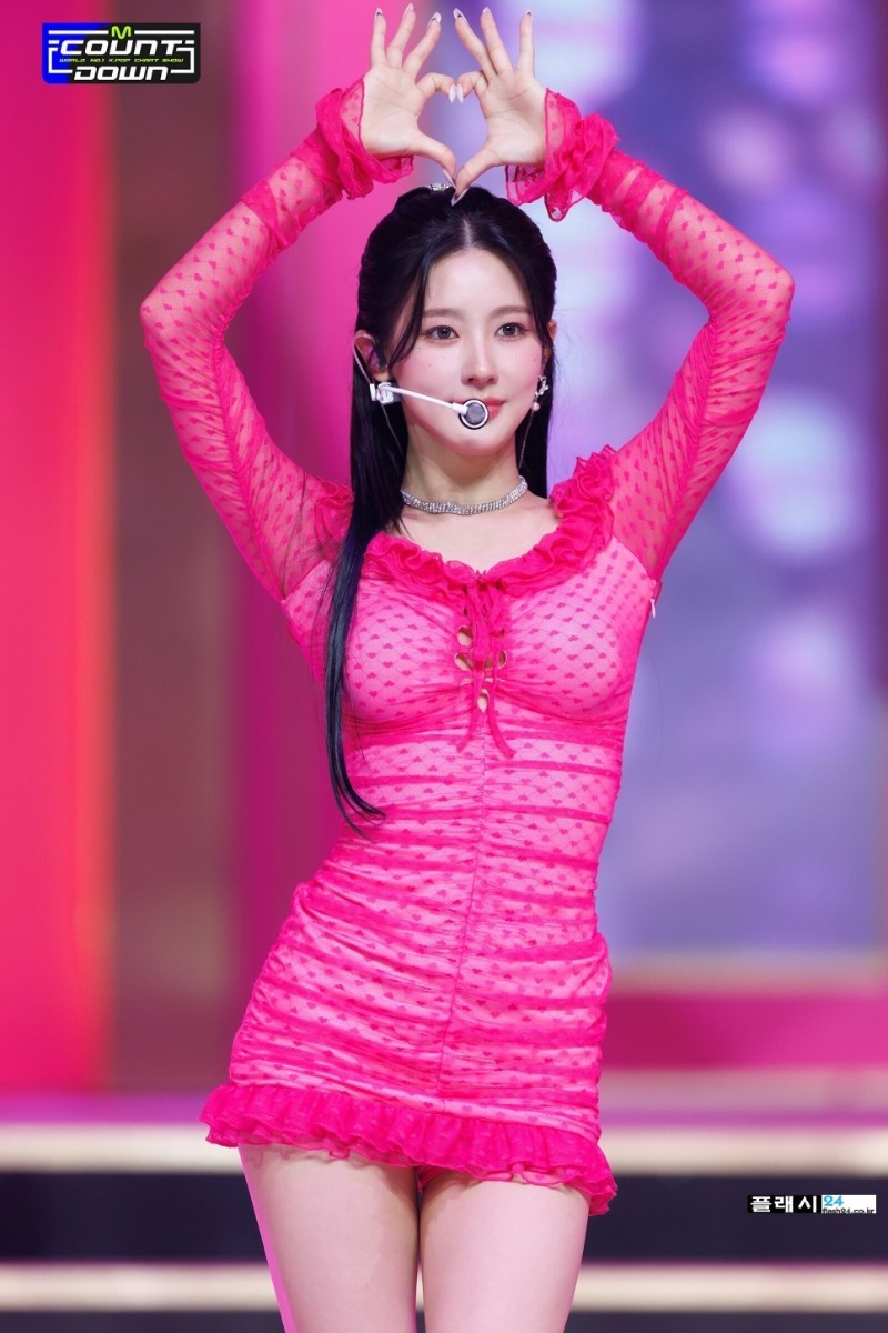 230518-G-I-DLE-Miyeon-Queencard-3.jpg