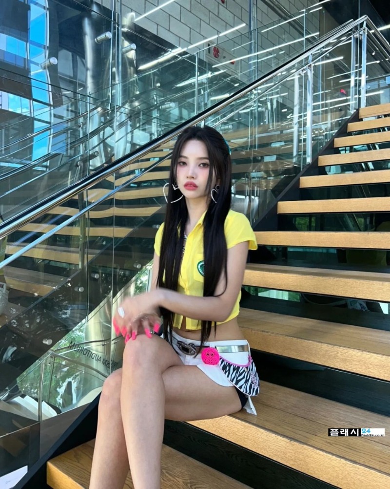 230523-G-I-DLE-Soyeon-Instagram-4.jpg