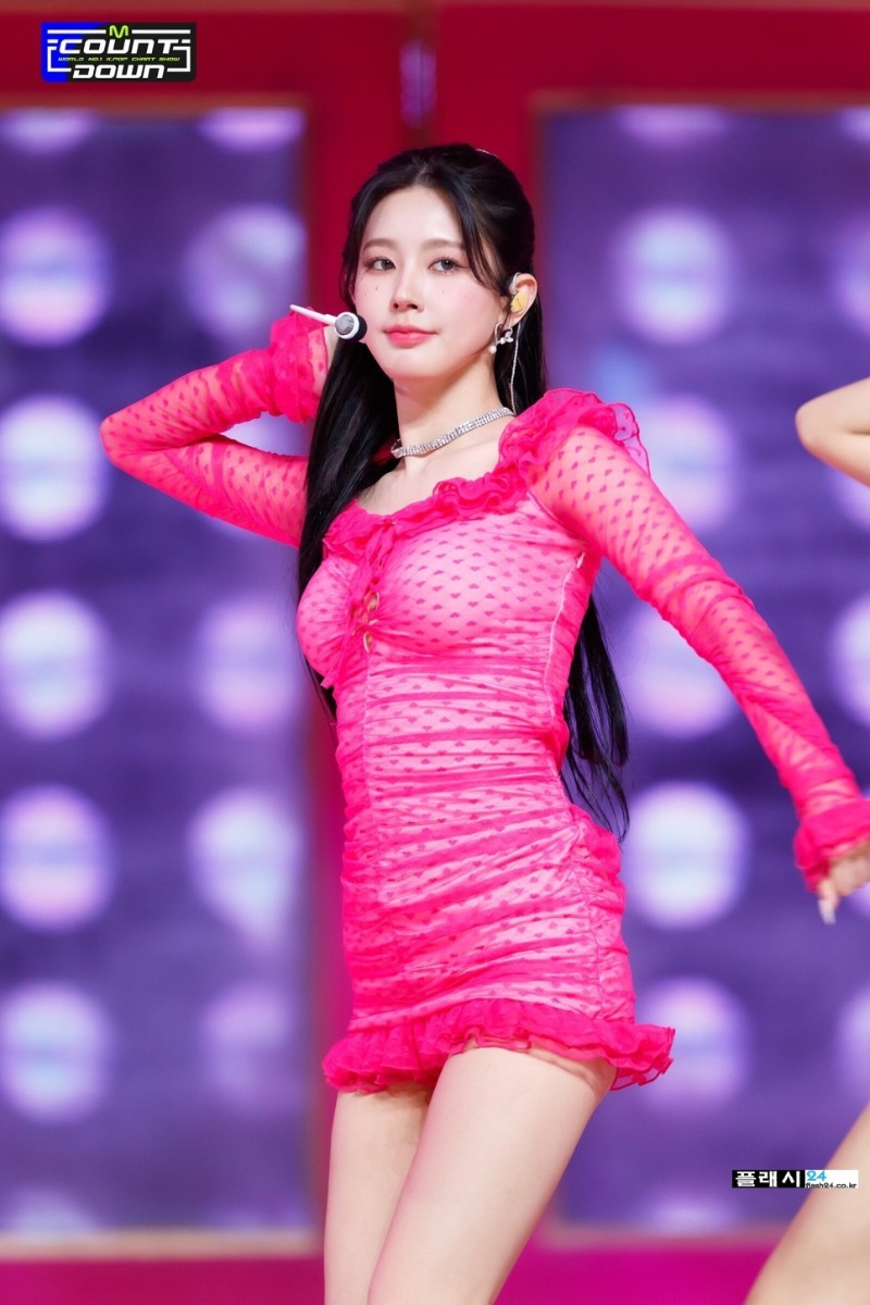 230518-G-I-DLE-Miyeon-Queencard-7.jpg