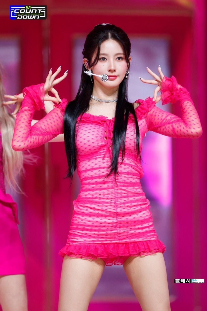 230518-G-I-DLE-Miyeon-Queencard-6.jpg