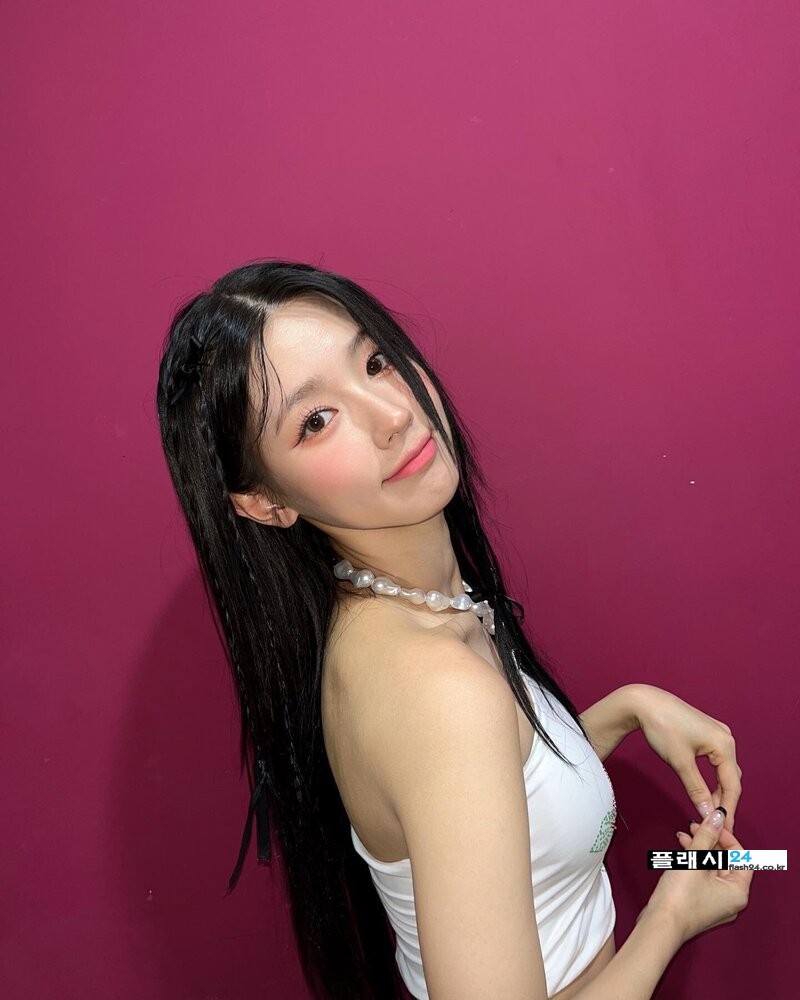 230527-G-I-DLE-Miyeon-Instagram-Update-documents-1.jpg