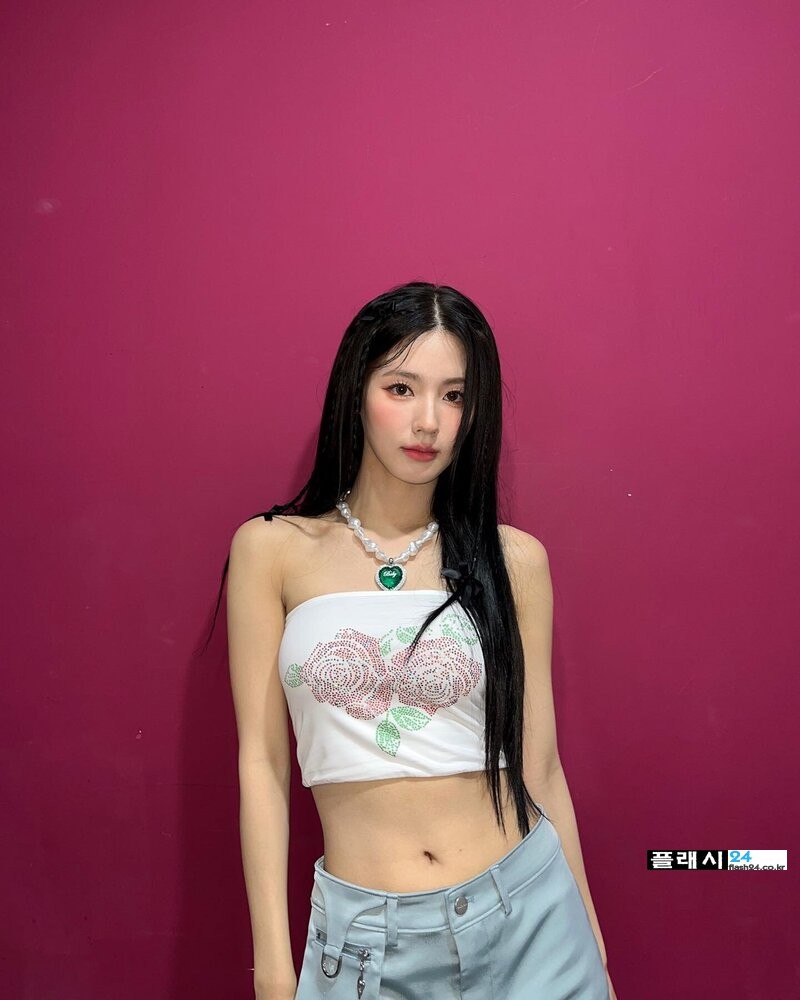 230527-G-I-DLE-Miyeon-Instagram-Update-documents-4.jpg