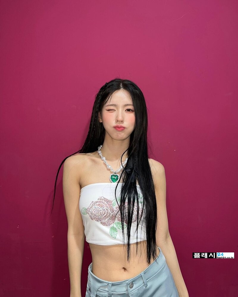 230527-G-I-DLE-Miyeon-Instagram-Update-documents-5.jpg